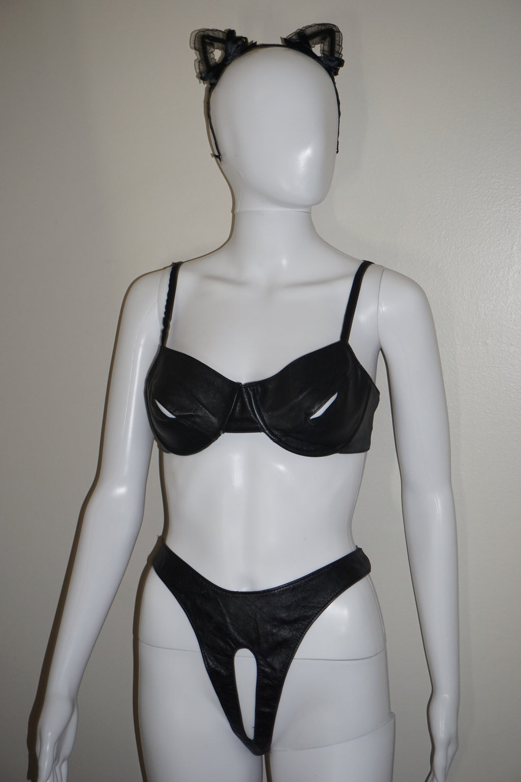 LEATHER BRA + CROTCHESS UNDERWEAR by ELEGANT MOMENT VINTAGE 36