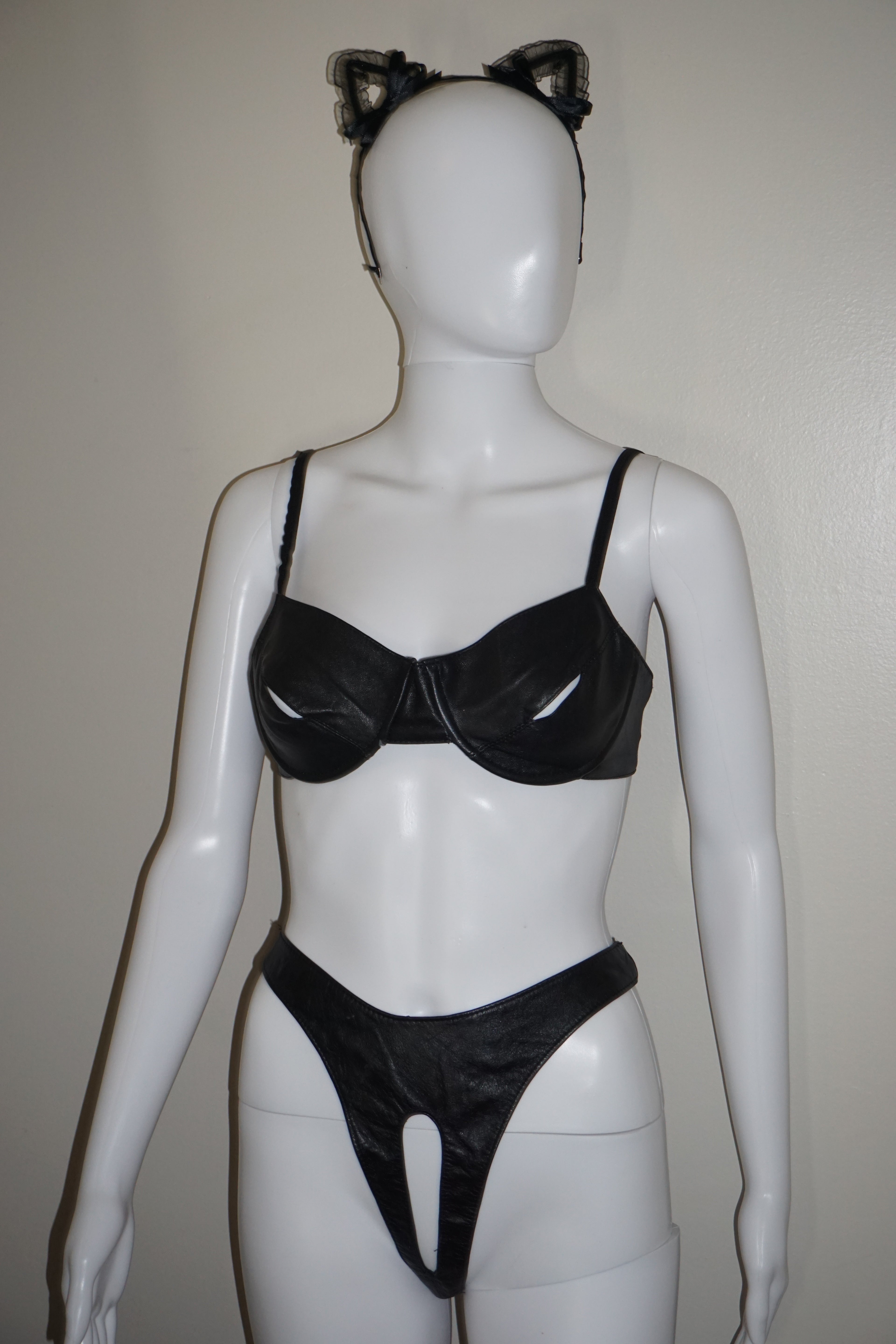 LEATHER BRA + CROTCHESS UNDERWEAR by ELEGANT MOMENT VINTAGE 36