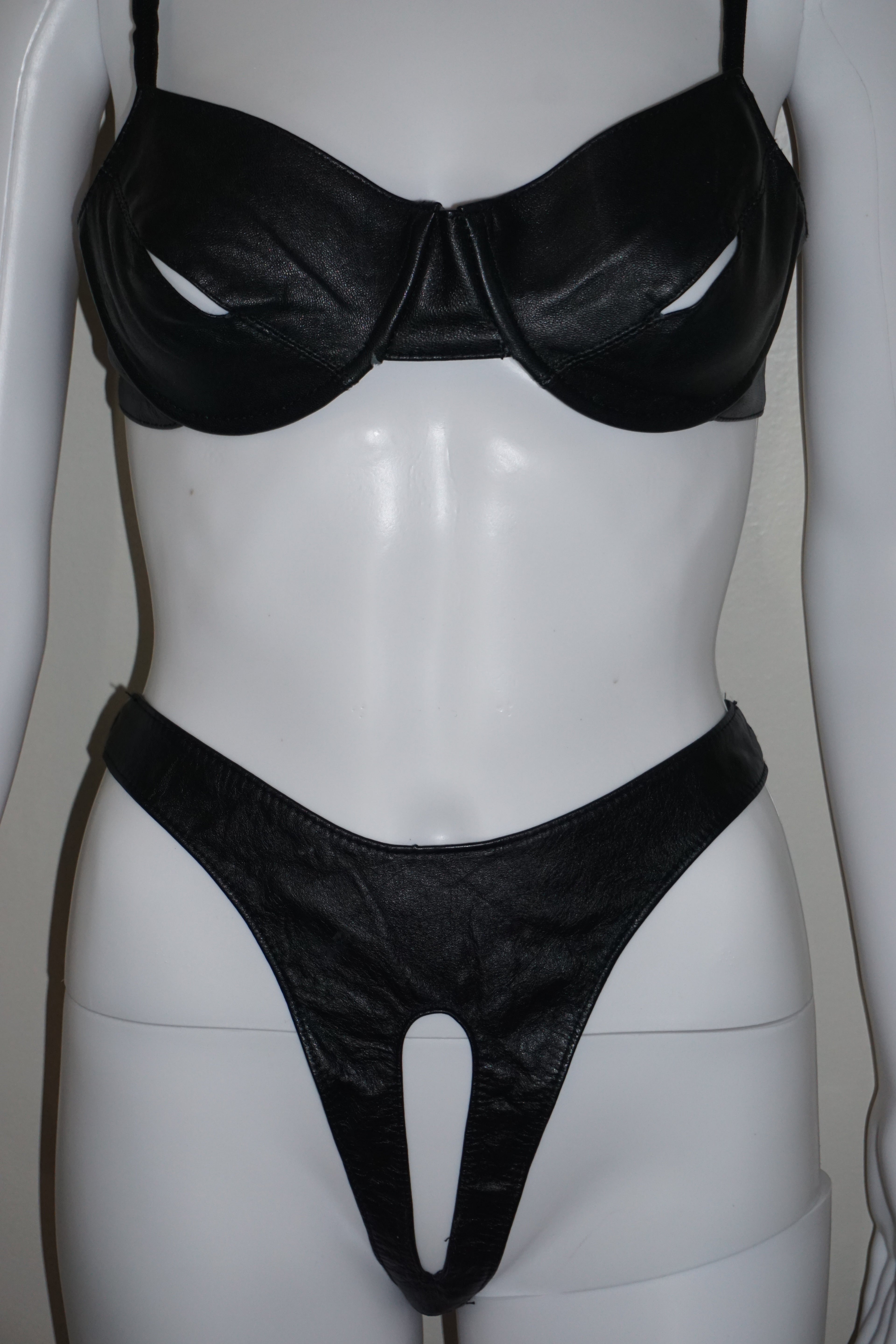 LEATHER BRA + CROTCHESS UNDERWEAR by ELEGANT MOMENT VINTAGE 36