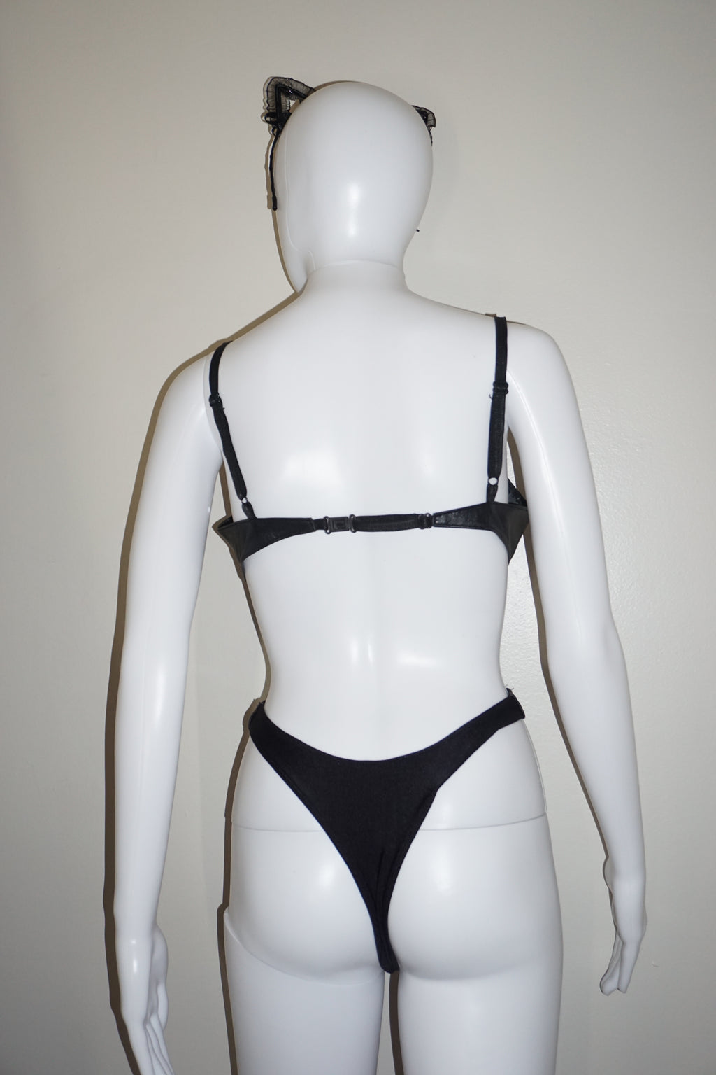 LEATHER BRA + CROTCHESS UNDERWEAR by ELEGANT MOMENT VINTAGE 36